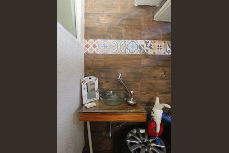 Casa à venda com 300m², 2 quartos e 3 vagasBanheiro de serviço