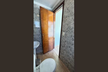 Casa à venda com 200m², 3 quartos e 3 vagas Casa à venda com 200m², 3 quartos e 3 vagasChurrasqueira - Banheiro