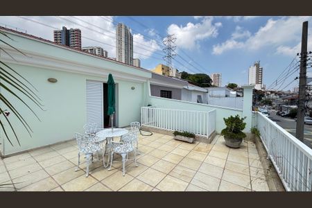 Casa à venda com 200m², 3 quartos e 3 vagas Casa à venda com 200m², 3 quartos e 3 vagasVaranda da Suíte