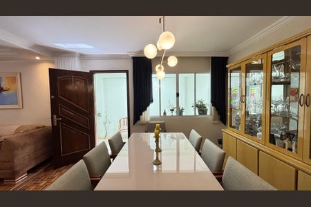 Casa à venda com 200m², 3 quartos e 3 vagas Casa à venda com 200m², 3 quartos e 3 vagasSala de Jantar