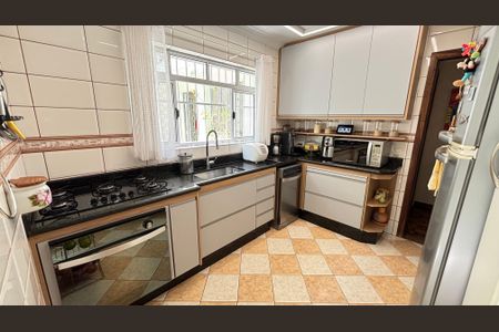 Casa à venda com 200m², 3 quartos e 3 vagas Casa à venda com 200m², 3 quartos e 3 vagasCozinha