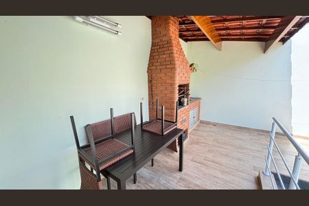 Casa à venda com 200m², 3 quartos e 3 vagas Casa à venda com 200m², 3 quartos e 3 vagasChurrasqueira
