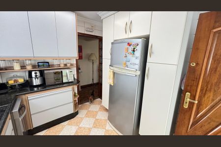 Casa à venda com 200m², 3 quartos e 3 vagas Casa à venda com 200m², 3 quartos e 3 vagasCozinha