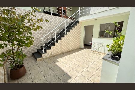 Casa à venda com 200m², 3 quartos e 3 vagas Casa à venda com 200m², 3 quartos e 3 vagasQuintal