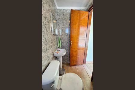 Casa à venda com 200m², 3 quartos e 3 vagas Casa à venda com 200m², 3 quartos e 3 vagasChurrasqueira - Banheiro