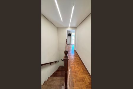 Casa à venda com 200m², 3 quartos e 3 vagas Casa à venda com 200m², 3 quartos e 3 vagasCorredor