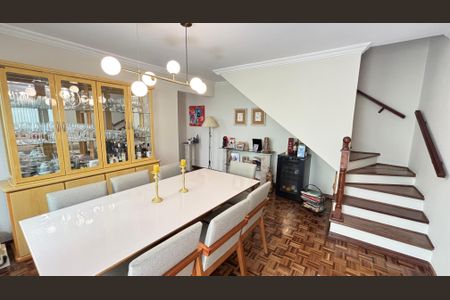 Casa à venda com 200m², 3 quartos e 3 vagas Casa à venda com 200m², 3 quartos e 3 vagasSala de Jantar