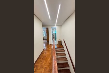 Casa à venda com 200m², 3 quartos e 3 vagas Casa à venda com 200m², 3 quartos e 3 vagasCorredor