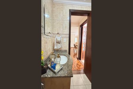 Casa à venda com 200m², 3 quartos e 3 vagas Casa à venda com 200m², 3 quartos e 3 vagasLavabo