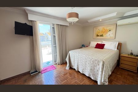 Casa à venda com 200m², 3 quartos e 3 vagas Casa à venda com 200m², 3 quartos e 3 vagasSuite