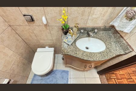 Casa à venda com 200m², 3 quartos e 3 vagas Casa à venda com 200m², 3 quartos e 3 vagasLavabo