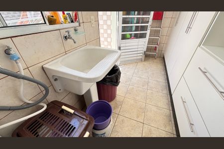 Casa à venda com 200m², 3 quartos e 3 vagas Casa à venda com 200m², 3 quartos e 3 vagasÁrea de Serviço