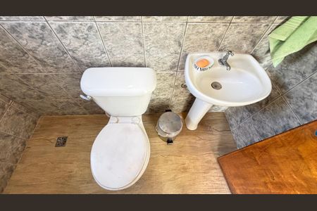 Casa à venda com 200m², 3 quartos e 3 vagas Casa à venda com 200m², 3 quartos e 3 vagasChurrasqueira - Banheiro