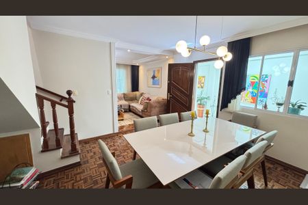 Casa à venda com 200m², 3 quartos e 3 vagas Casa à venda com 200m², 3 quartos e 3 vagasSala de Jantar