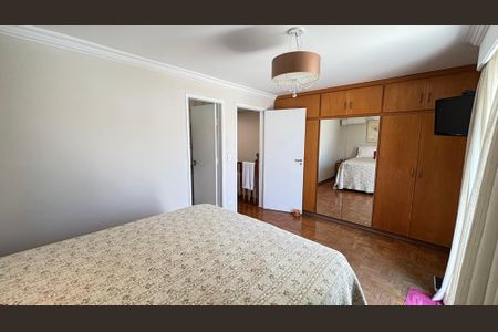 Casa à venda com 200m², 3 quartos e 3 vagas Casa à venda com 200m², 3 quartos e 3 vagasSuite