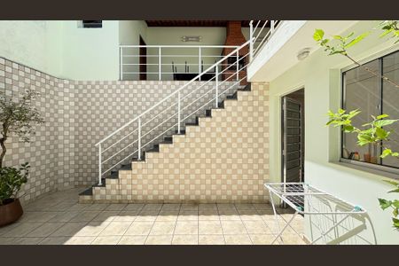 Casa à venda com 200m², 3 quartos e 3 vagas Casa à venda com 200m², 3 quartos e 3 vagasQuintal