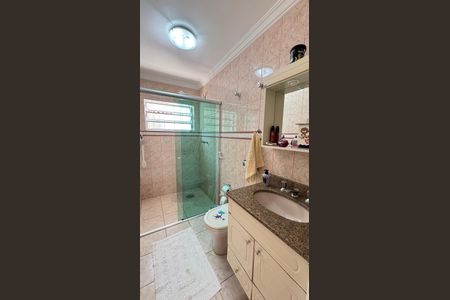 Casa à venda com 200m², 3 quartos e 3 vagas Casa à venda com 200m², 3 quartos e 3 vagasBanheiro