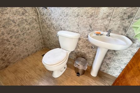 Casa à venda com 200m², 3 quartos e 3 vagas Casa à venda com 200m², 3 quartos e 3 vagasChurrasqueira - Banheiro