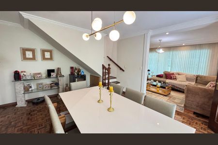 Casa à venda com 200m², 3 quartos e 3 vagas Casa à venda com 200m², 3 quartos e 3 vagasSala de Jantar