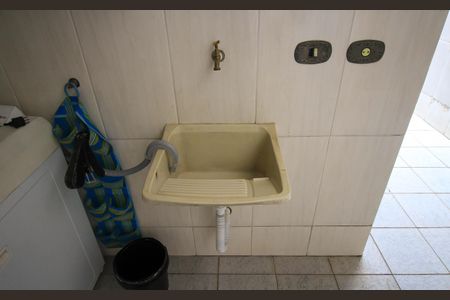 Casa à venda com 145m², 7 quartos e 2 vagas Casa à venda com 145m², 7 quartos e 2 vagasÁrea de Serviço