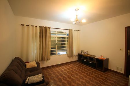 Casa à venda com 145m², 7 quartos e 2 vagas Casa à venda com 145m², 7 quartos e 2 vagasSala