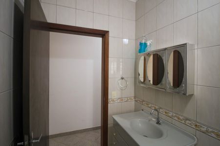 Casa à venda com 145m², 7 quartos e 2 vagas Casa à venda com 145m², 7 quartos e 2 vagasBanheiro