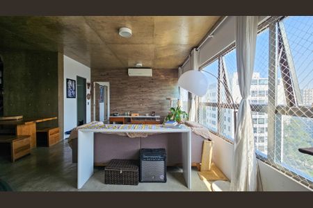 Apartamento à venda com 70m², 1 quarto e 2 vagas Apartamento à venda com 70m², 1 quarto e 2 vagasSala