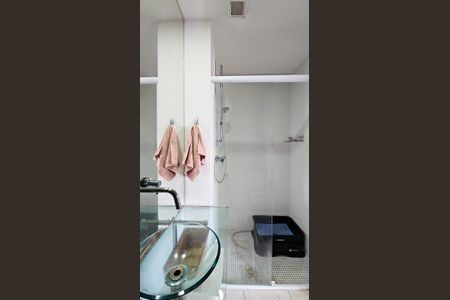 Apartamento à venda com 70m², 1 quarto e 2 vagas Apartamento à venda com 70m², 1 quarto e 2 vagasBanheiro2