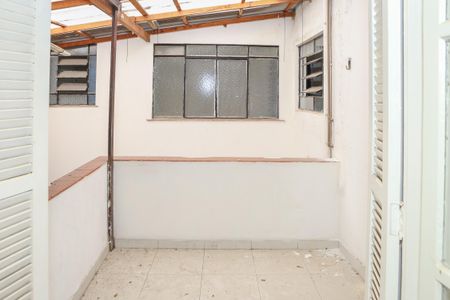 Casa à venda com 250m², 3 quartos e 3 vagas Casa à venda com 250m², 3 quartos e 3 vagasSacada