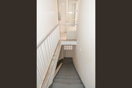 Casa à venda com 250m², 3 quartos e 3 vagas Casa à venda com 250m², 3 quartos e 3 vagasEscada