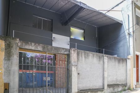 Casa à venda com 250m², 3 quartos e 3 vagas Casa à venda com 250m², 3 quartos e 3 vagasFachada