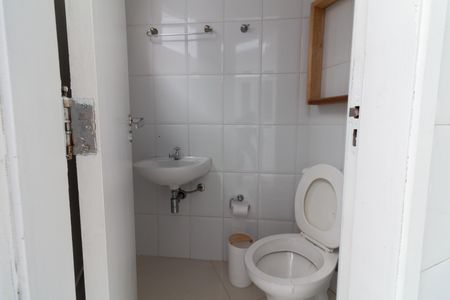 Casa de condomínio à venda com 143m², 2 quartos e 1 vaga Casa de condomínio à venda com 143m², 2 quartos e 1 vagaBanheiro de serviço