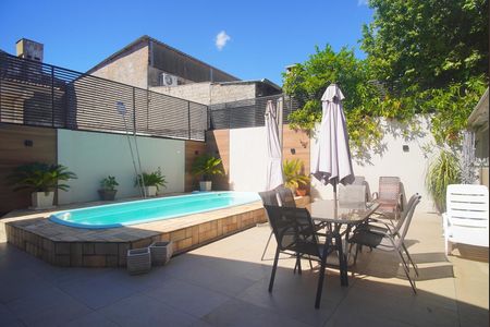 Casa à venda com 212m², 4 quartos e 1 vaga Casa à venda com 212m², 4 quartos e 1 vagaPiscina