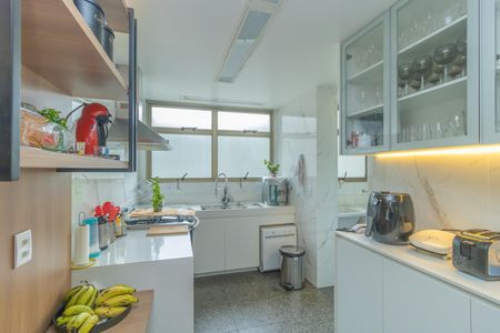 Apartamento à venda com 149m², 4 quartos e 2 vagasCozinha