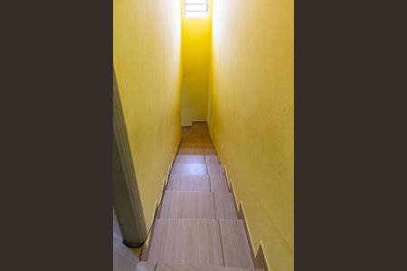 Casa à venda com 106m², 2 quartos e 1 vagaEscada