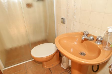 Casa à venda com 220m², 4 quartos e 3 vagas Casa à venda com 220m², 4 quartos e 3 vagasBanheiro de serviço