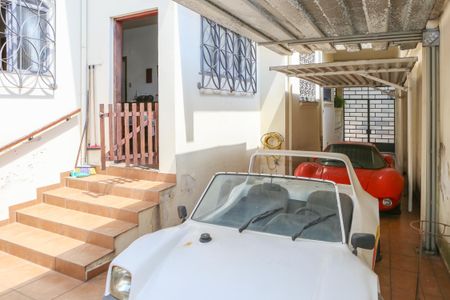 Casa à venda com 220m², 4 quartos e 3 vagas Casa à venda com 220m², 4 quartos e 3 vagasGaragem