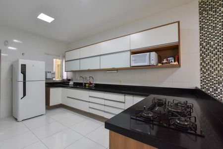 Casa à venda com 297m², 4 quartos e 2 vagasCozinha 