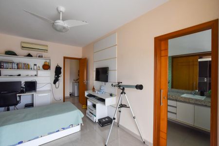 Casa à venda com 297m², 4 quartos e 2 vagasSuíte 2