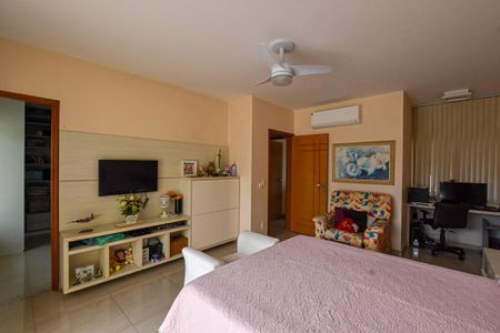 Casa à venda com 297m², 4 quartos e 2 vagasSuíte 4