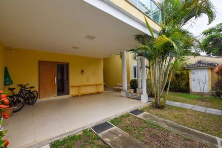 Casa à venda com 297m², 4 quartos e 2 vagasQuintal