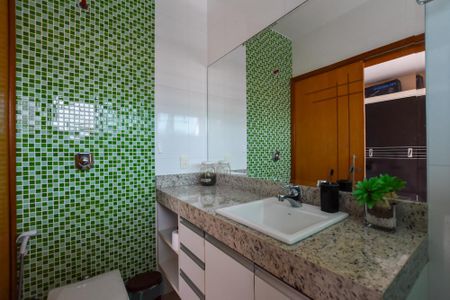 Casa à venda com 297m², 4 quartos e 2 vagasBanheiro da Suíte 2