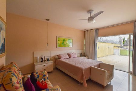 Casa à venda com 297m², 4 quartos e 2 vagasSuíte 4