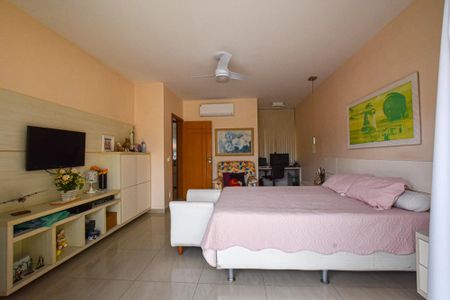 Casa à venda com 297m², 4 quartos e 2 vagasSuíte 4
