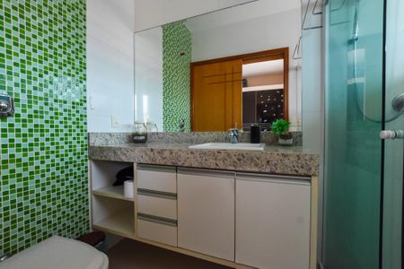 Casa à venda com 297m², 4 quartos e 2 vagasBanheiro da Suíte 2