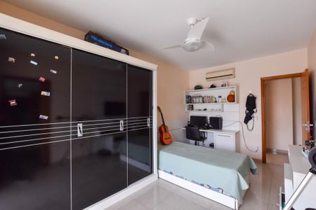 Casa à venda com 297m², 4 quartos e 2 vagasSuíte 2