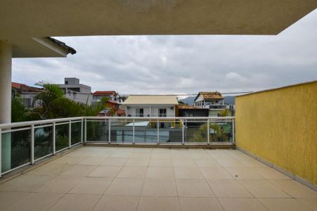 Casa à venda com 297m², 4 quartos e 2 vagasVista da Suíte 2