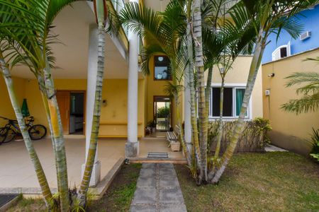 Casa à venda com 297m², 4 quartos e 2 vagasQuintal