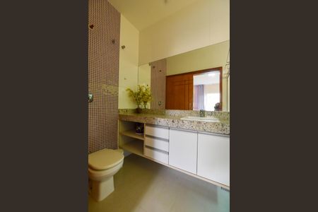 Casa à venda com 297m², 4 quartos e 2 vagasBanheiro da Suíte 1