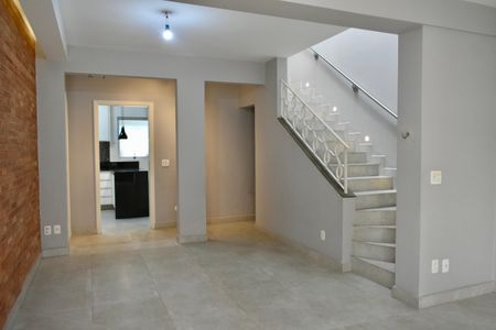 Casa à venda com 190m², 3 quartos e 3 vagas Casa à venda com 190m², 3 quartos e 3 vagasSala
